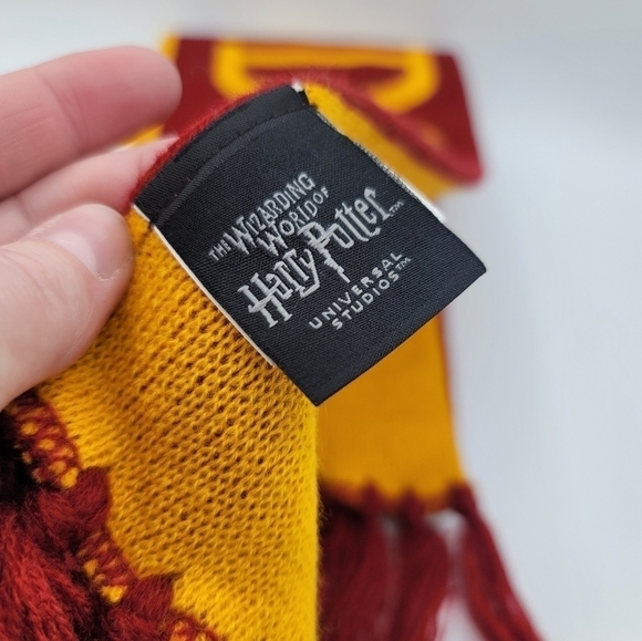 Harry Potter Universal Studio Gryffindor Embroidered Reversible Scarf #1346 - Picture 6 of 12